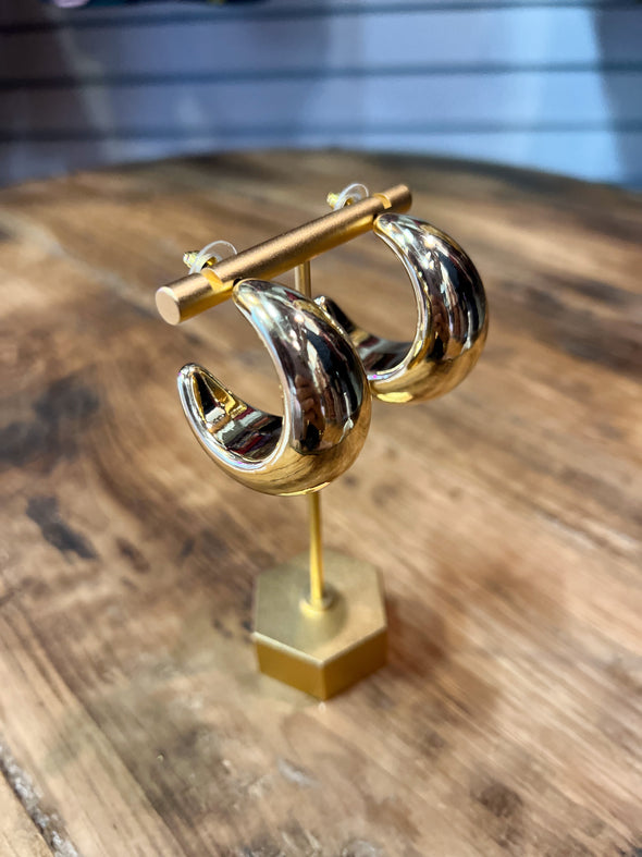 gold hoop earrings 