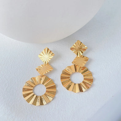 Gold triple drop earring 